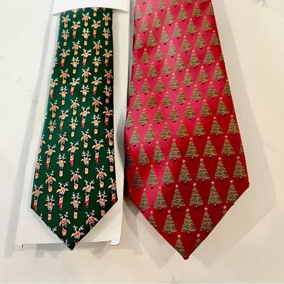 Christmas tie bundle one NWT and one 100% silk - Picture 8 of 8